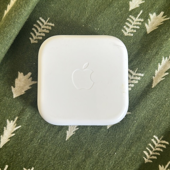 Apple Headphones with Jack - Picture 2 of 3